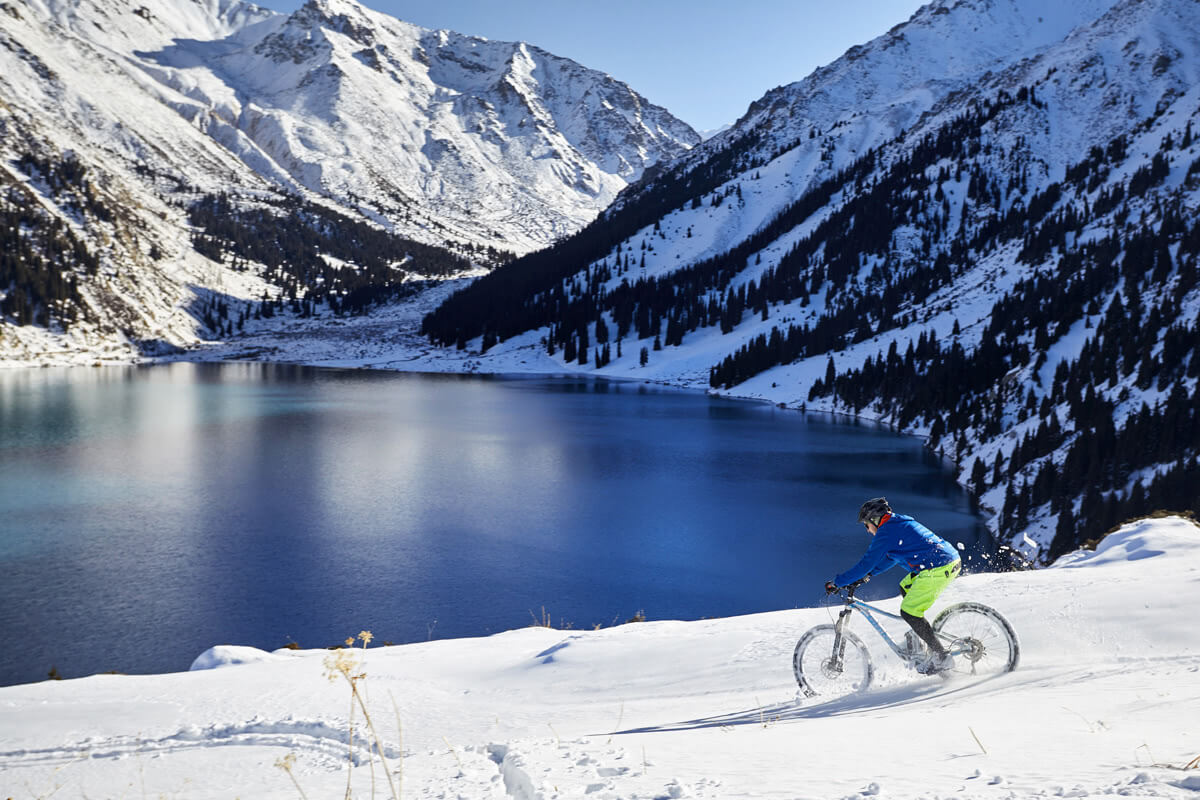 BICI D’INVERNO: ACCESSORI AD HOC PER LA STAGIONE FREDDA